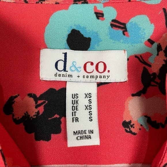 D & CO Coral Floral Long Sleeve Button Up Top - Picture 7 of 7